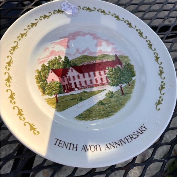 2 AVON collector plates; 10th and 15th anniversaries - Picture 3 of 4